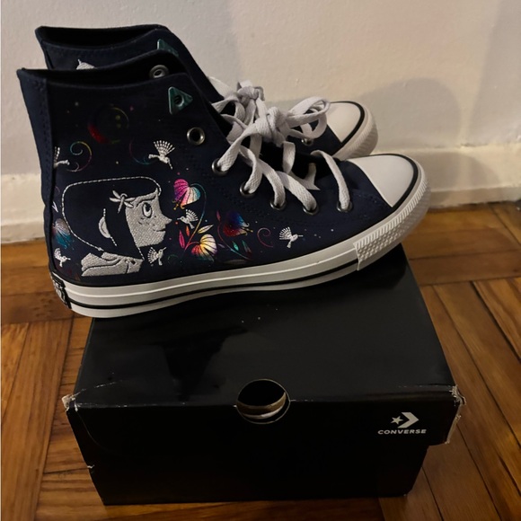 Brand New Coraline x Converse Woman Sz 8 with box - Picture 2 of 4